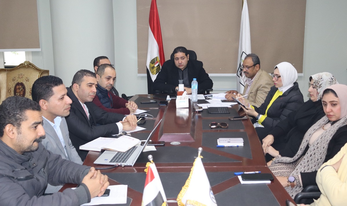 نائب المحافظ يتابع جهود لجنة التنمية المستدامة