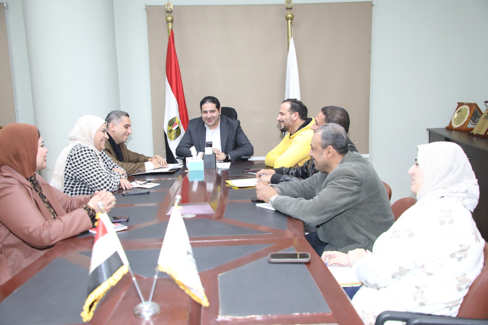 نائب المحافظ يجتمع مع منصة آيادي مصر