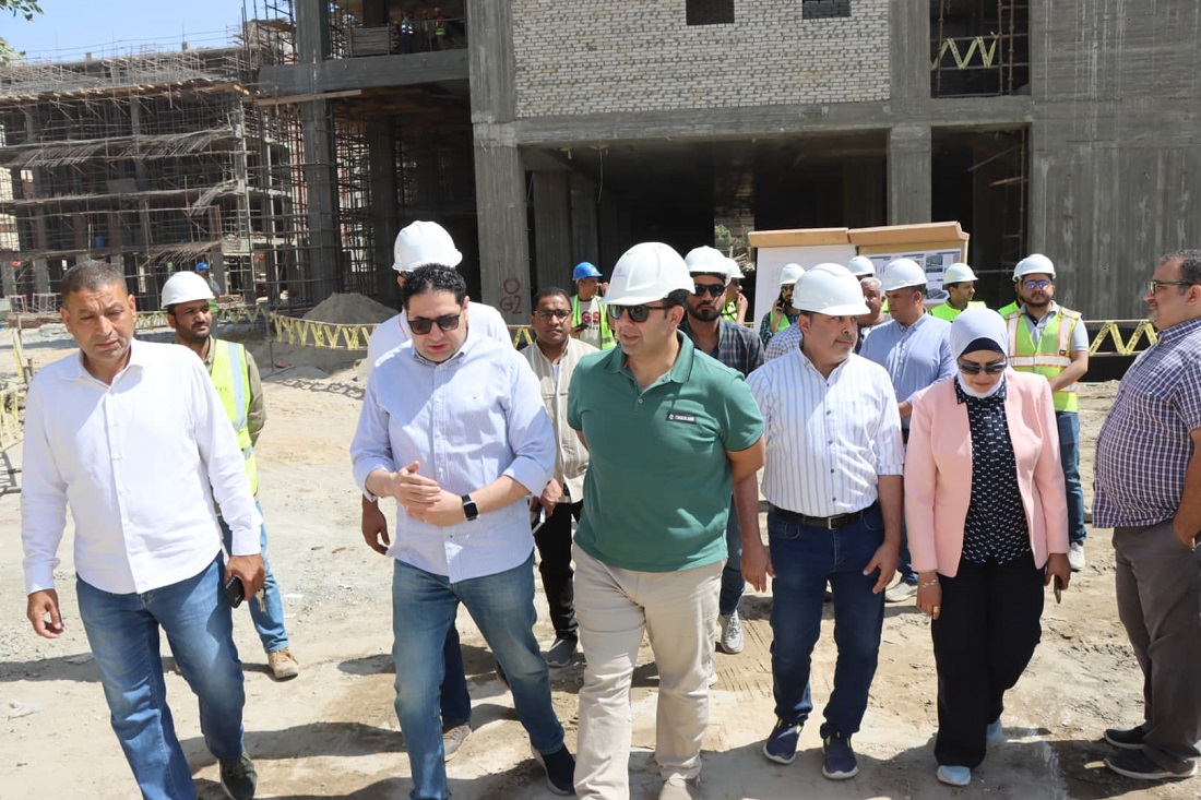 نائب المحافظ ومساعد وزير الصحة يتفقدان مستشفى سمسطا