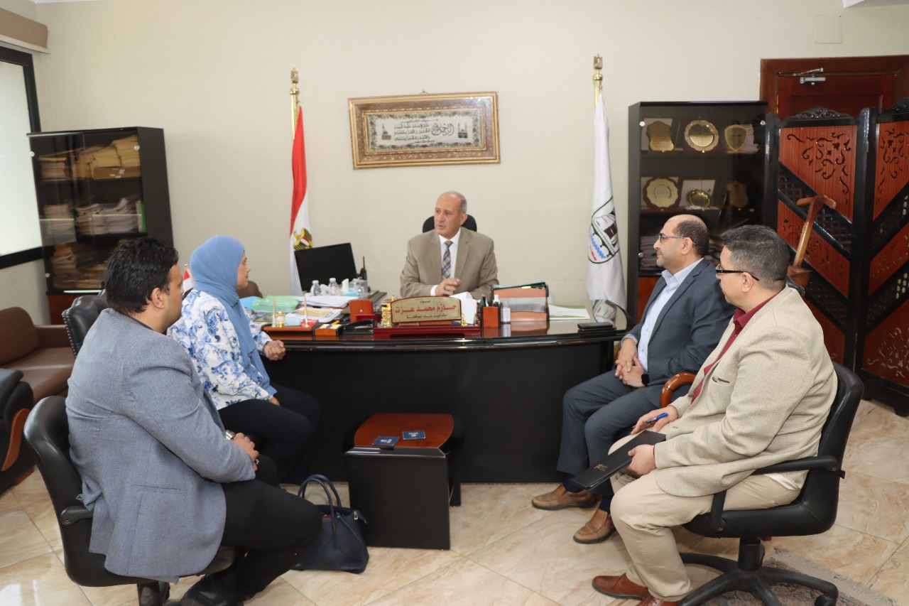 السكرتير العام يبحث مشكلات محطة معالجة دنديل