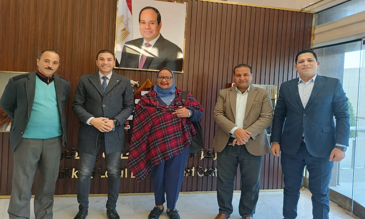 المحافظ يناقش نتائج مشاركة وحدة السكان في دورة تنمية المهارات